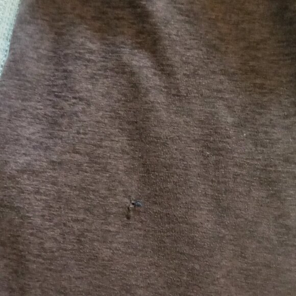 Beyond Yoga Sz M dark brown leggings - Flaws - small hole that was stitched - Picture 6 of 7